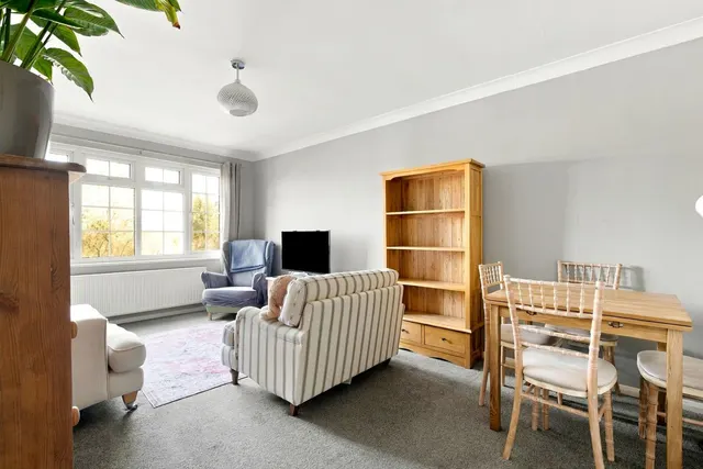 Chertsey Road, Ashfor, photo 3