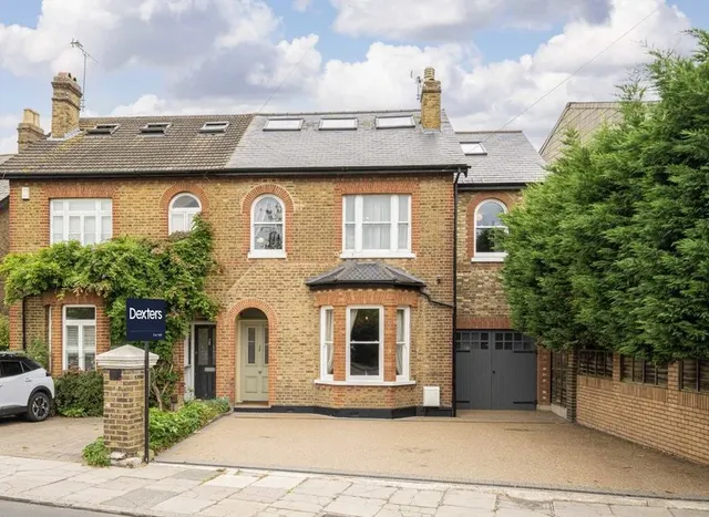 Uxbridge Road, Hampton, TW12, photo 1