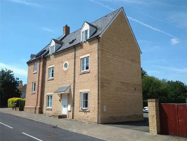 Northfield Road, Witney, OX28, photo 1