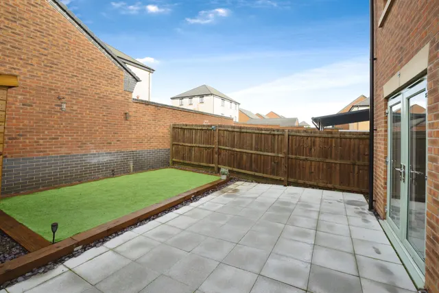Furlong Close, Corby, NN17, photo 2