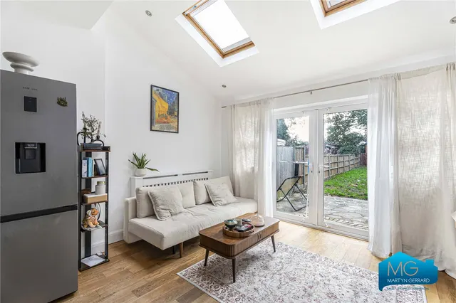 Bramber Road, North Finchley, N12, photo 2