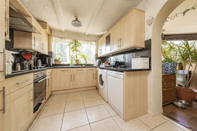 Lawn Avenue, West Drayton, UB7, photo 3