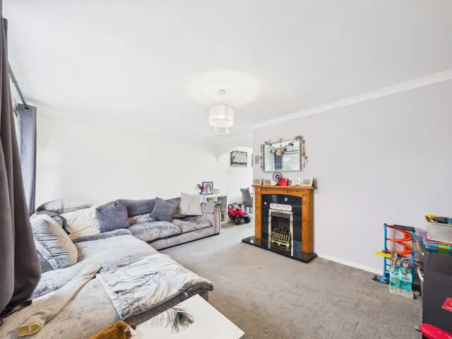 Ordnance Court, Beeston, NG9, photo 2