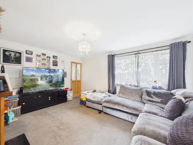 Ordnance Court, Beeston, NG9, photo 3