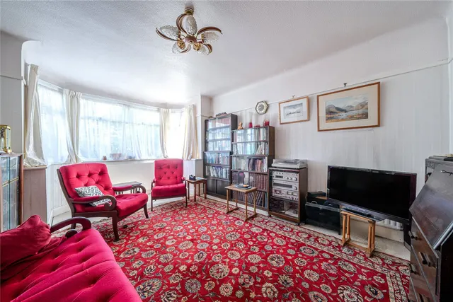 Photo 3 — Cloonmore Avenue, Orpington, BR6