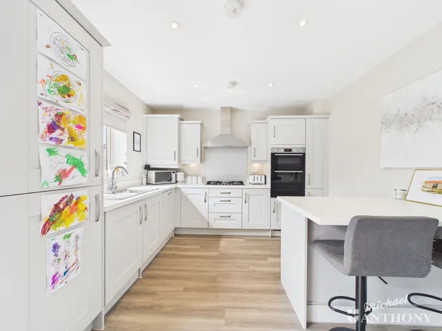 Photo 2 — Seddon Gardens, Leighton Buzzard, LU7 3RF