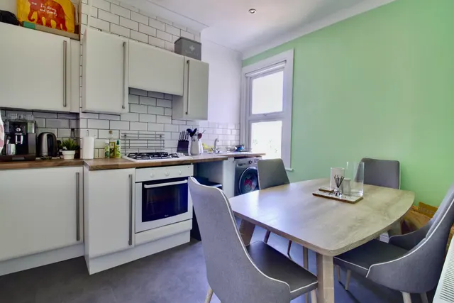 Heath Park Road, Gidea Park, RM2, photo 3