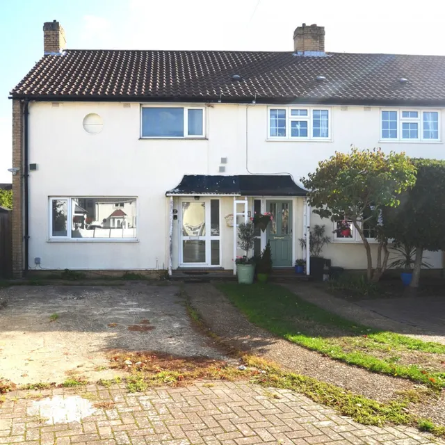 Elsinore Avenue, Staines-upon-Thames, photo 1
