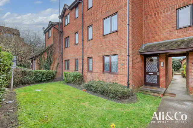 Photo 2 — Porter Close, Grays, Essex, RM20 4AS