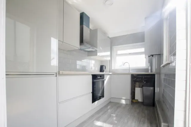 Ronver Road, London, SE12, photo 2
