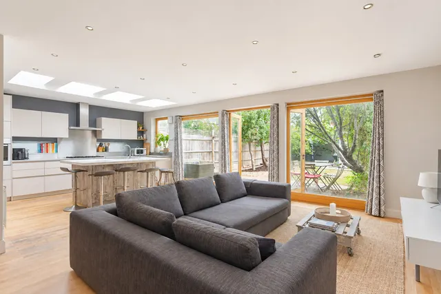 Wendell Road, London, W12, photo 1