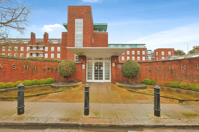 Ravenscourt Gardens, London, W6, photo 1