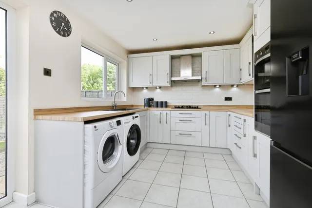 Maplestead, Basildon, Essex, SS14, photo 1
