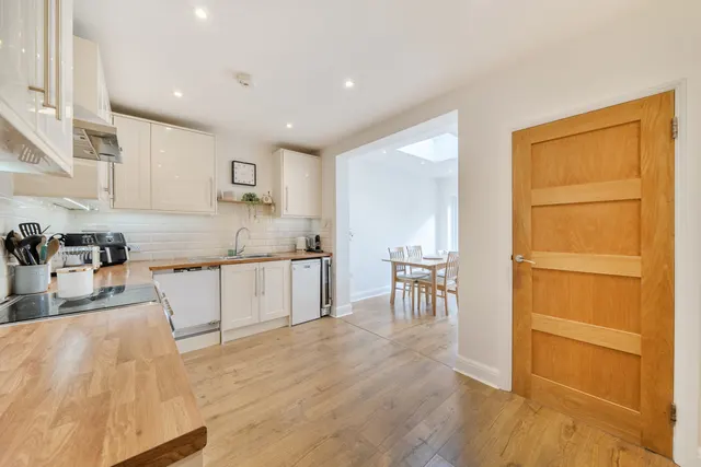 Selby Chase, Ruislip, HA4, photo 3