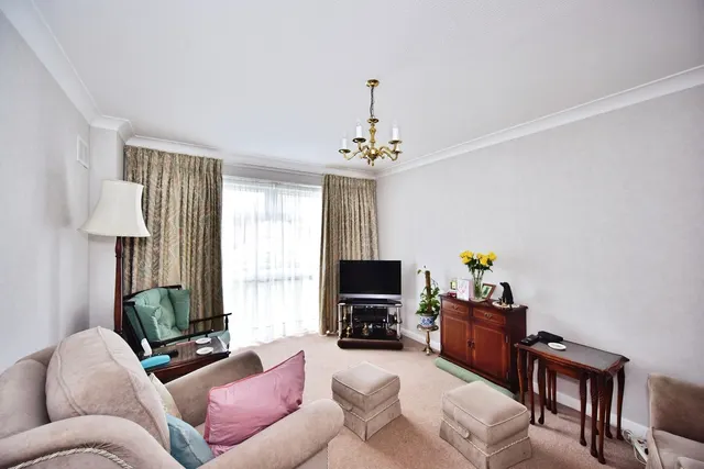 Beverley Crescent, Tonbridge, TN9, photo 2