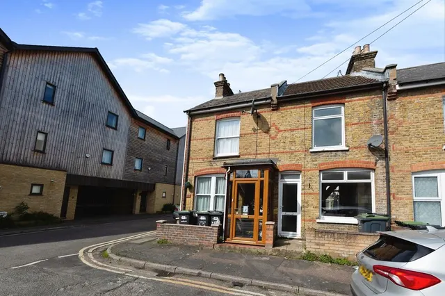 Photo 2 — Mead Road, Gravesend, Kent, DA11