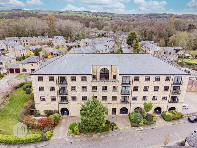 3b Hardcastle Gardens, Bolton, BL2 4NZ, photo 1