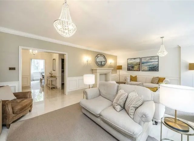 Photo 3 — Hyde Park Crescent, Connaught Village, W2