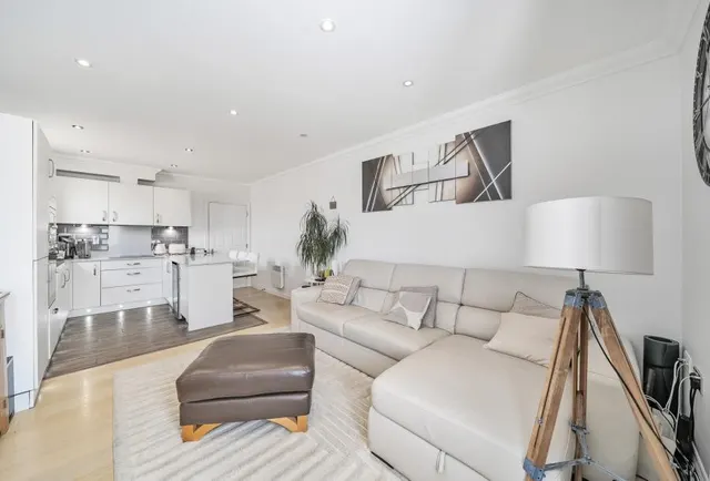 Woodcote Road, Wallington, SM6, photo 1
