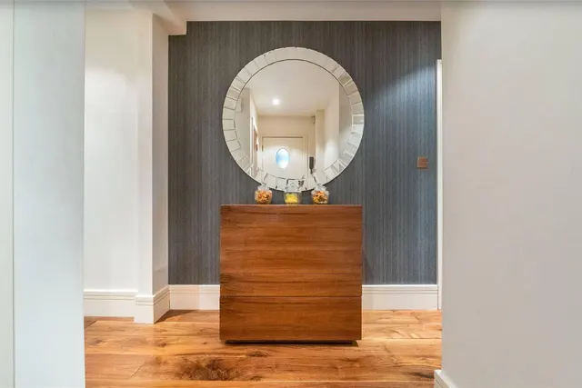 Photo 2 — 1a The Town House, 105 Hallam Street, London