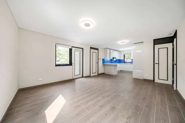 Photo 2 — Mallard Place, Twickenham, TW1 4SW