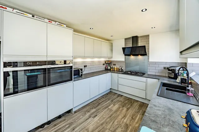 Stafford Hill Lane, Huddersfield, HD5, photo 3