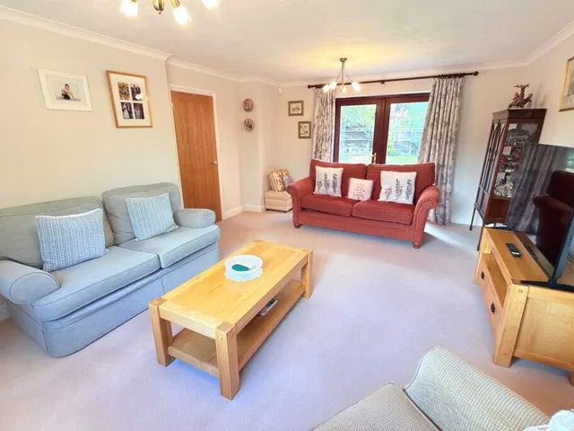 Butts Hill Road, Woodley, RG5, photo 2