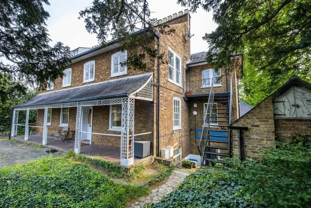 Harlington Road, Hillingdon, UB8, photo 1