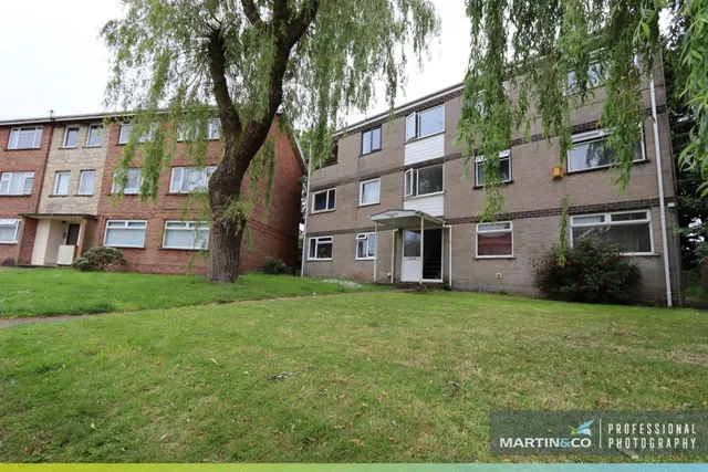 Roehampton Court, Cranleigh Rise, photo 1
