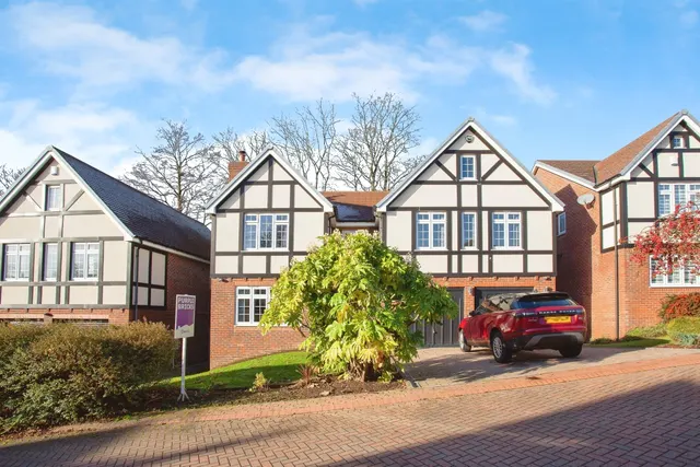 5 bedroom house — Patterdale Grove, Wickersley, Rotherham