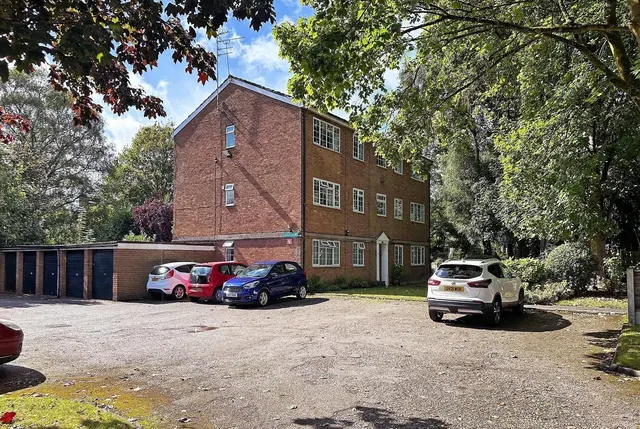 Eskdale Drive, Timperley WA15 7XU, photo 1