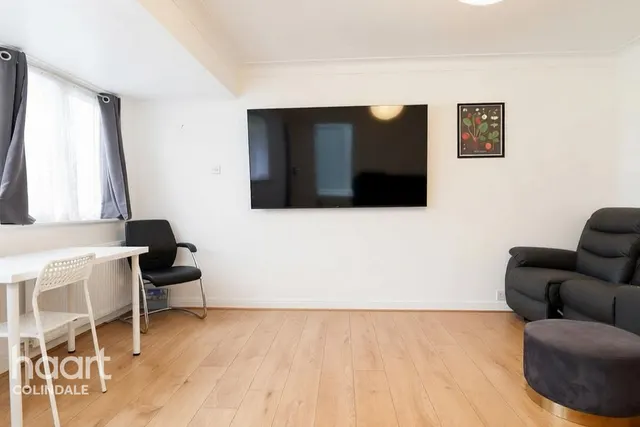 Kenilworth Road, Edgware, HA8, photo 2