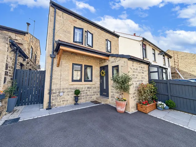 Hayhills Road, Silsden, BD20 9NE, photo 1