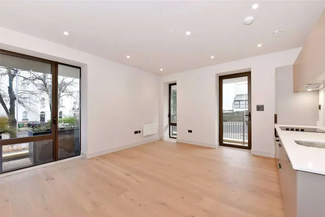 St. Georges Road, Cheltenham, GL50, photo 2
