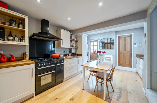 Old Acre Road, Alton, GU34, photo 3