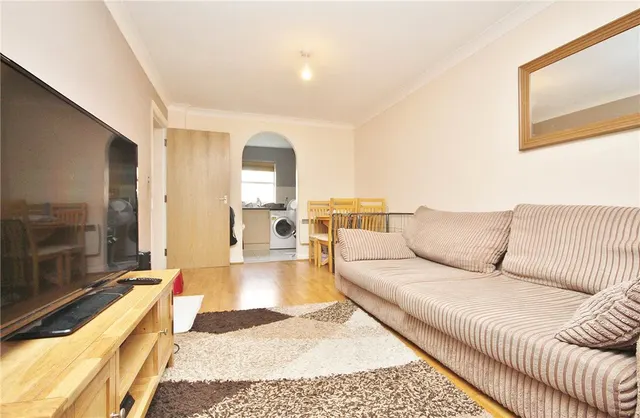 International Way, Sunbury, TW16, photo 2