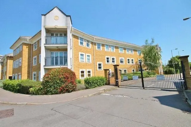 International Way, Sunbury, TW16, photo 1