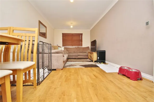 International Way, Sunbury, TW16, photo 3