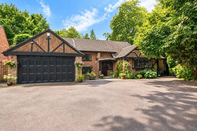 Woodstock Drive, Four Oaks, B74, photo 1