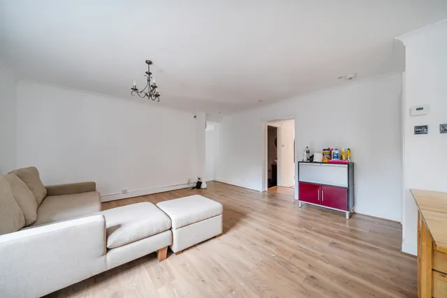 Photo 2 — Silverdale, SE26