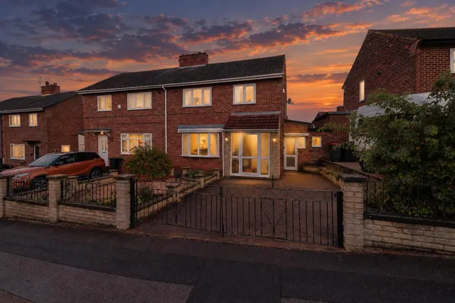 Wesley Avenue, Swallownest, S26, photo 1