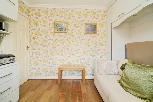 Churchill Drive, Little Lever, BL3, photo 3