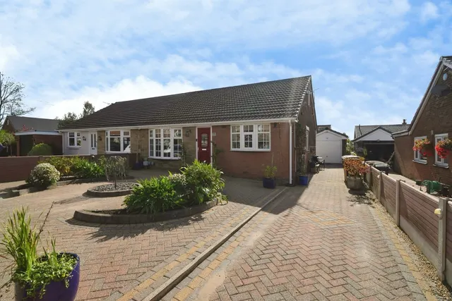 Churchill Drive, Little Lever, BL3, photo 1