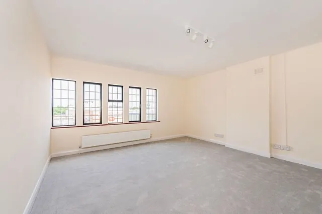 Woodcote Road, Wallington, SM6, photo 2