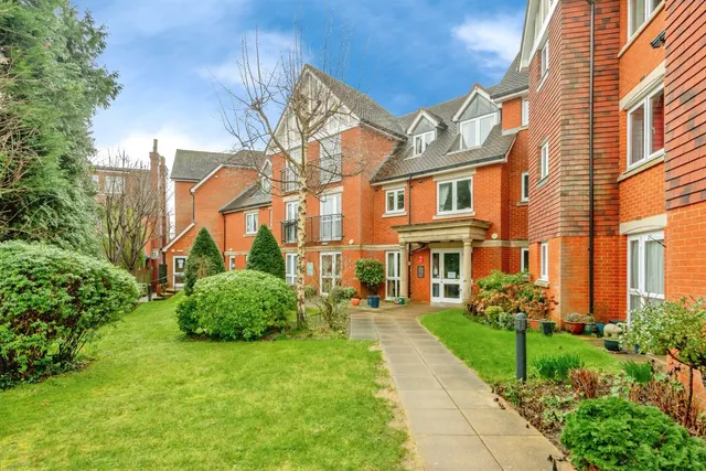 Linkfield Lane, Redhill, photo 1