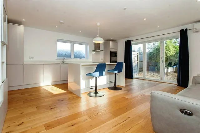 Photo 2 — Dunsmore Close, Cambridge;', Cambridgeshire, CB5