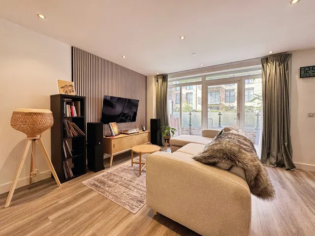 Lismore Boulevard, NW9, photo 1
