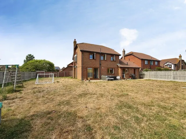 Charles Cobb Close, Dymchurch, TN29, photo 3