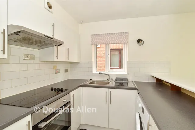 Higham Station Avenue, Chingford, E4, photo 2