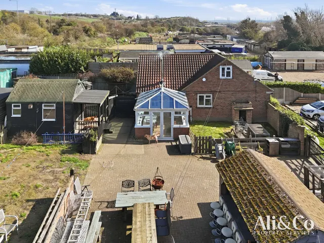 Photo 3 — Marshfoot Road, Grays, Essex, RM16 4LU
